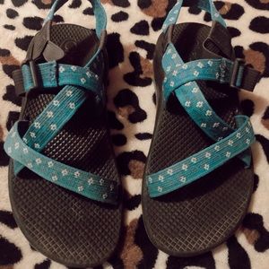 chaco size 5. run bigger still fit my feet and i wear an 8.